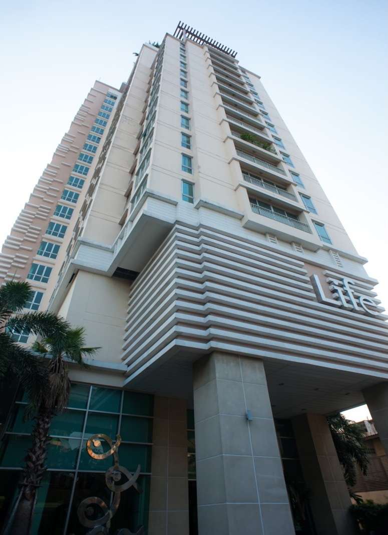 LIFE @ PAHONYOTHIN - ARI